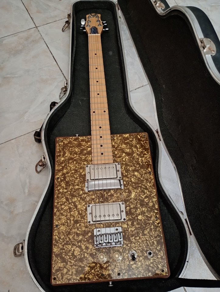 Guitarra homenaje a Bo Didley de segunda mano · Illes Balears · 250 €