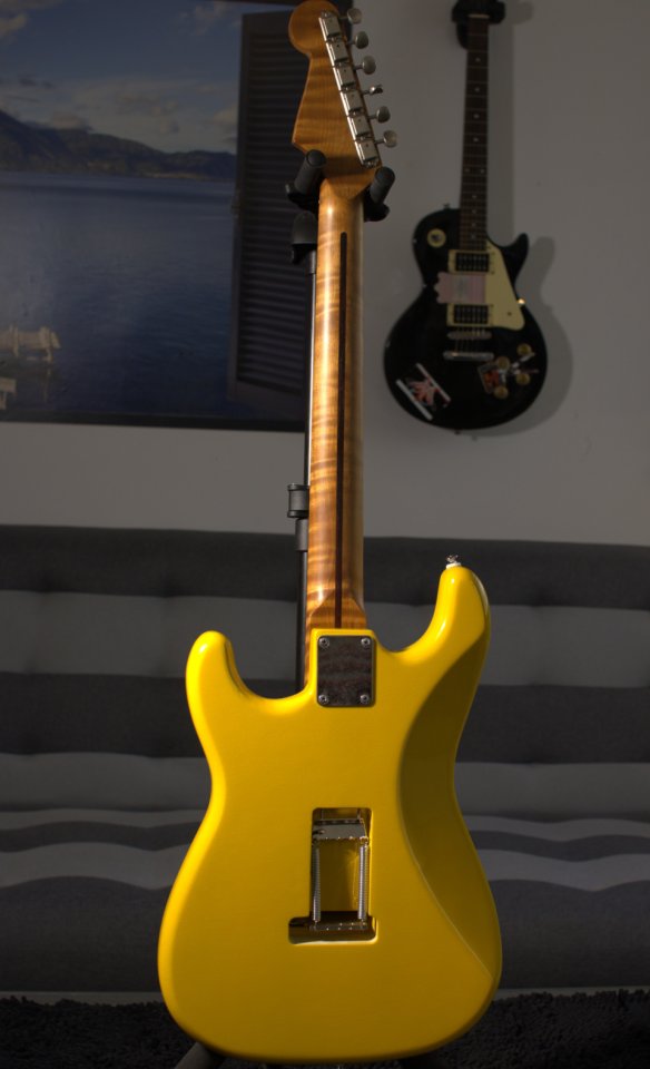 Moreno Partscaster strat graffiti yeeeellow!