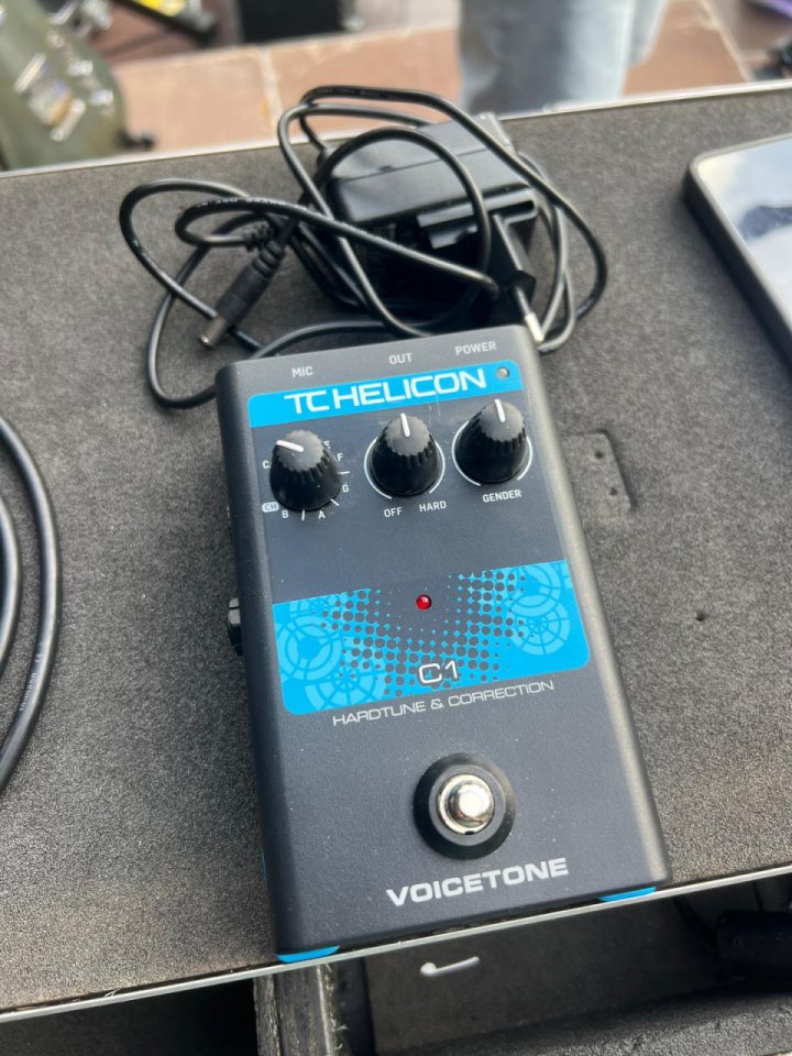 TC HELICON VOICETUNE C1 de segunda mano · Foto 2 de 3 · Alicante · 85 €