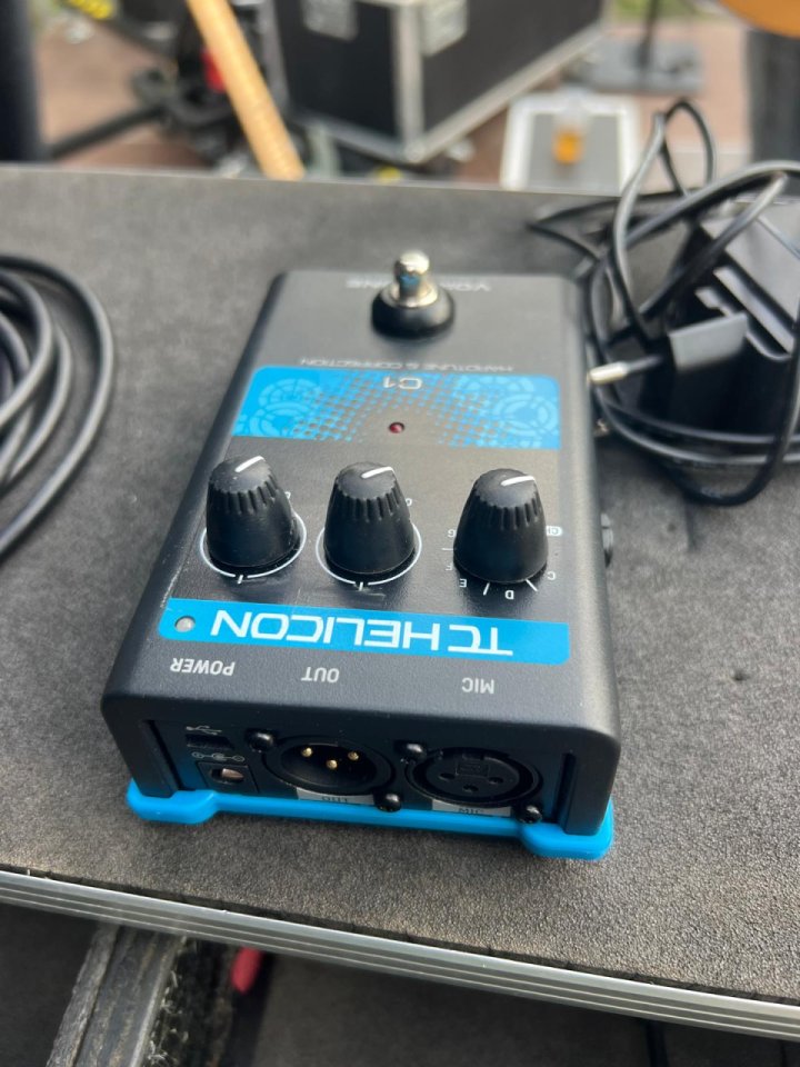 TC HELICON VOICETUNE C1 de segunda mano · Foto 3 de 3 · Alicante · 85 €