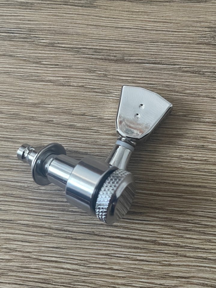Clavijas de bloqueo Locking Tuners de segunda mano · Foto 1 de 4 · Granada · 27 €