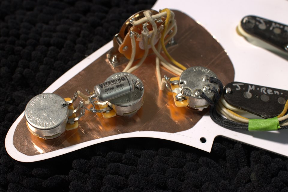 Moreno Partscaster strat graffiti yeeeellow!