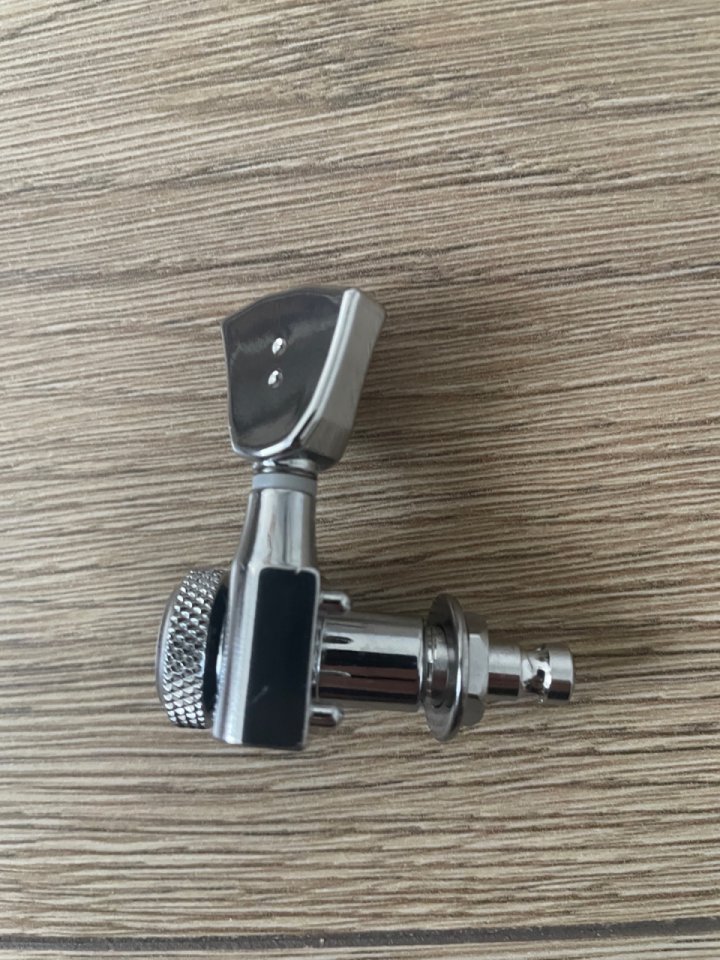 Clavijas de bloqueo Locking Tuners de segunda mano · Foto 2 de 4 · Granada · 27 €