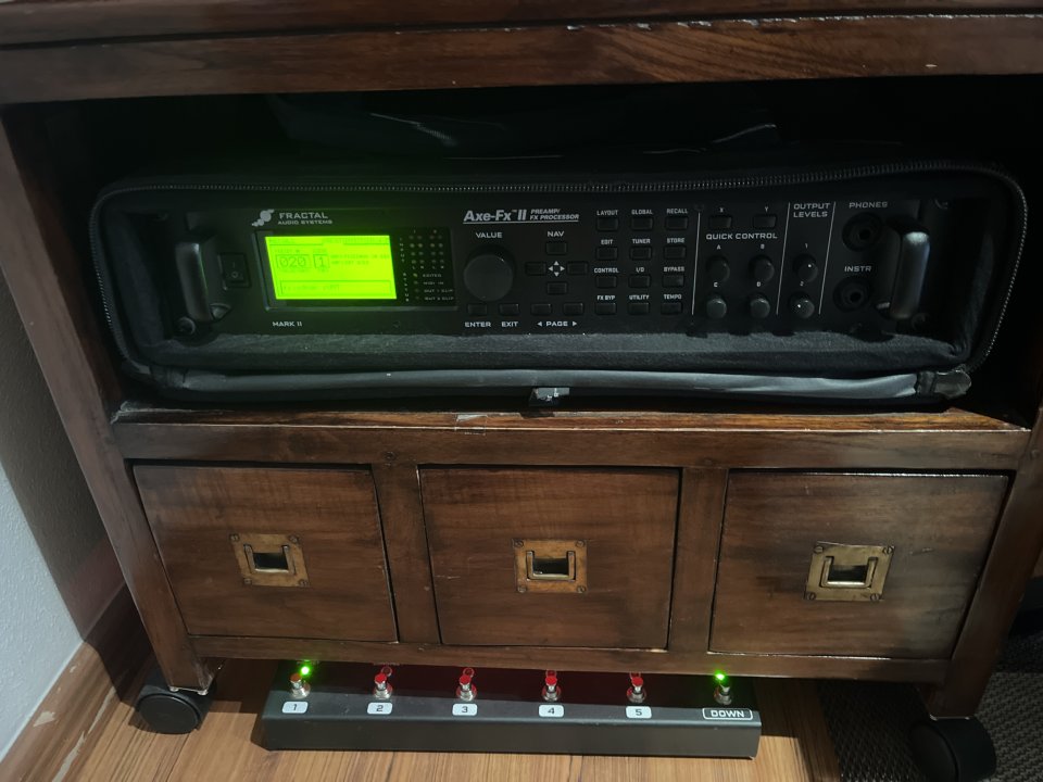 Fractal Axe fx2 más mfc 101 mark  3 y pedal expresión.