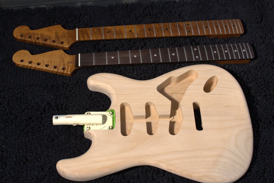 Moreno Partscaster strat graffiti yeeeellow!