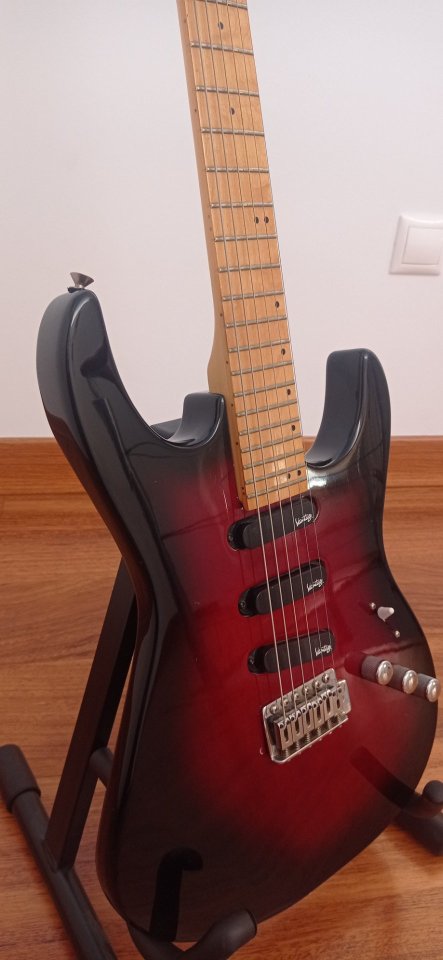 Guitarra eléctrica Vantage Corea años 90 de segunda mano · Foto 1 de 10 · Cuenca · 230 €