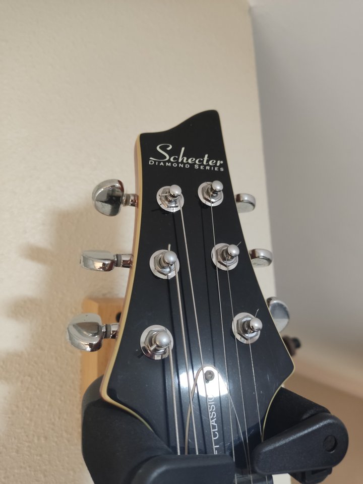 Schecter V1 Classic de segunda mano · Foto 7 de 8 · Murcia · 700 €