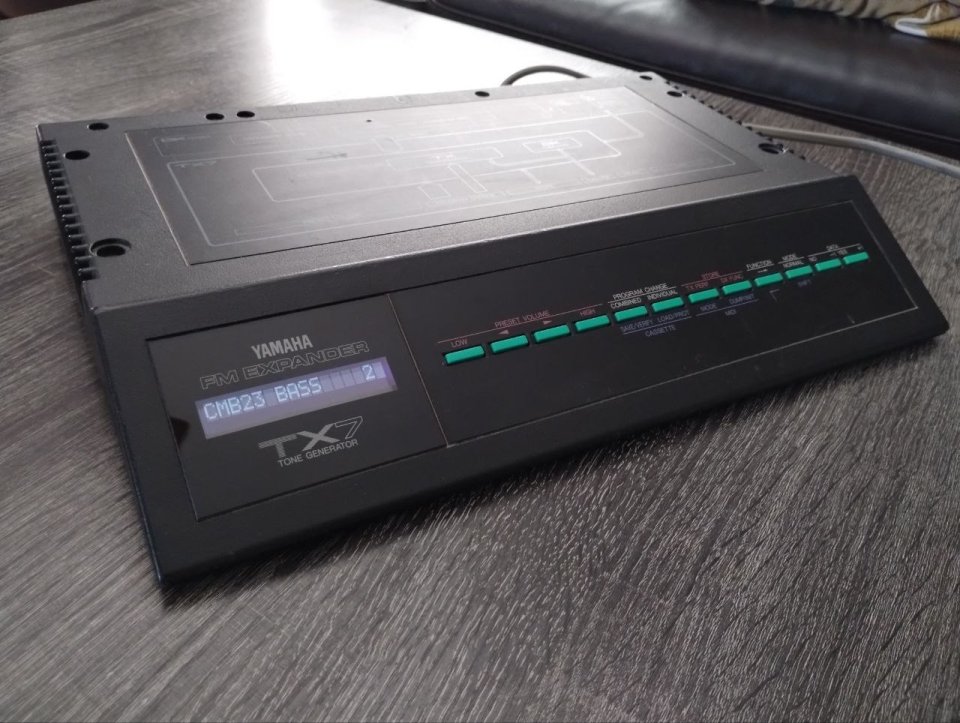 Yamaha TX7 de segunda mano · Foto 1 de 4 · Madrid · 215 €
