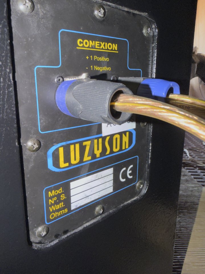 Equipo completo LUZYSON 1 etapa 2000W especifica y 2 cajas 1300W cada una de segunda mano · Foto 5 de 5 · Madrid · 4000 €