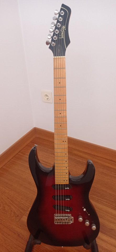 Guitarra eléctrica Vantage Corea años 90 de segunda mano · Foto 2 de 10 · Cuenca · 230 €