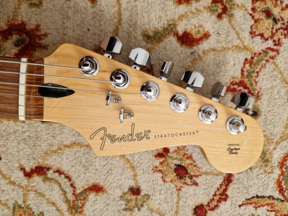 Fender stratocaster player special edition fiesta red