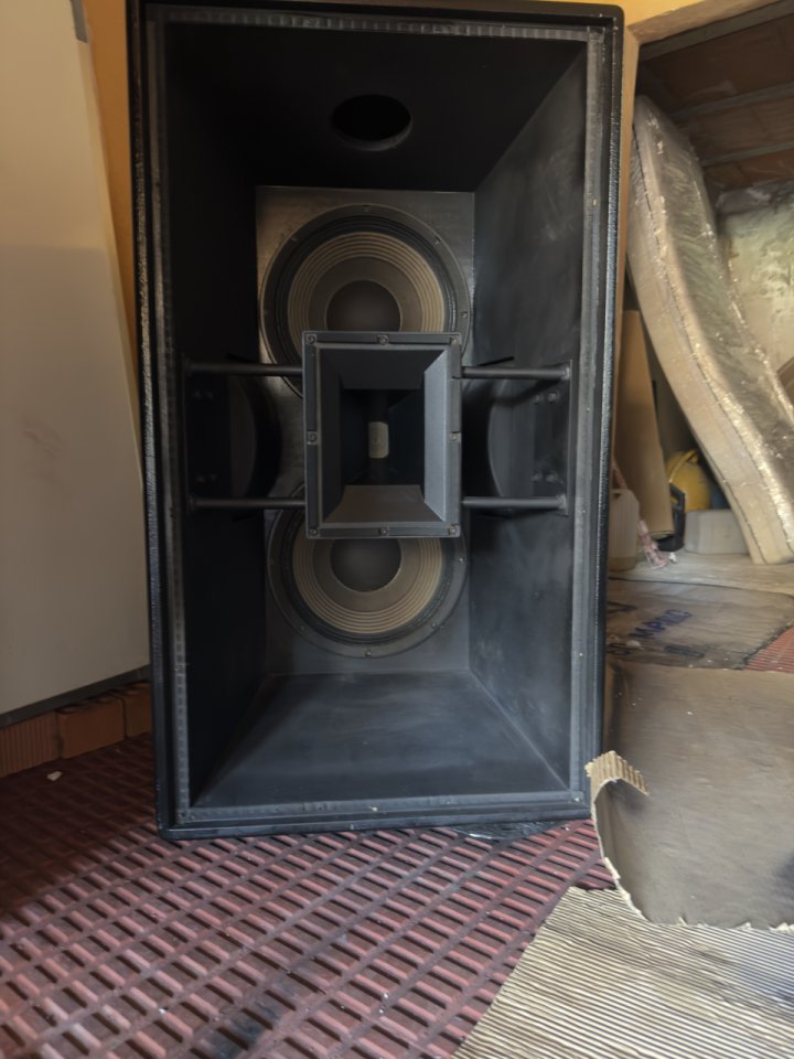 Equipo completo LUZYSON 1 etapa 2000W especifica y 2 cajas 1300W cada una de segunda mano · Foto 4 de 5 · Madrid · 4000 €