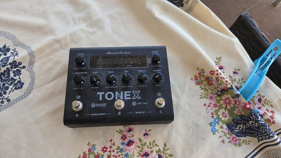 TONEX IK MULTIMEDIA de segunda mano · Foto 1 de 2 · Madrid · 190 €