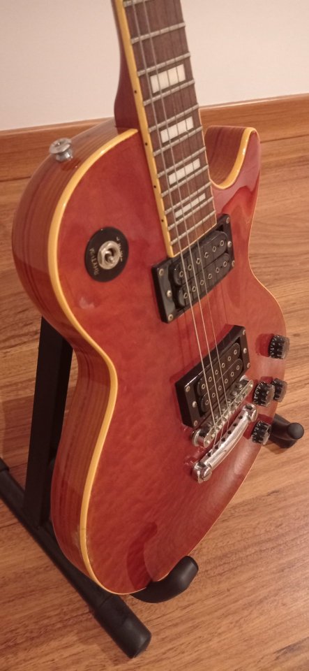 Guitarra eléctrica Maison Les Paul de segunda mano · Foto 1 de 5 · Cuenca · 270 €