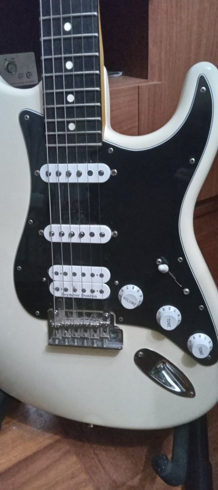 Golpeador strato ssh de segunda mano · Bizkaia · 200 €