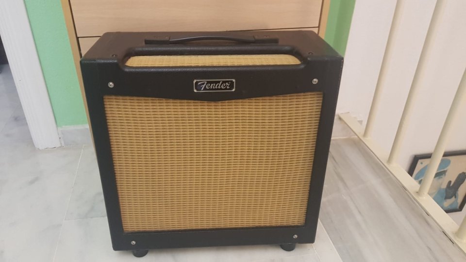 Pantalla 1x12 montada a partir de Fender Mustang II.