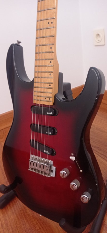 Guitarra eléctrica Vantage Corea años 90 de segunda mano · Foto 6 de 10 · Cuenca · 230 €