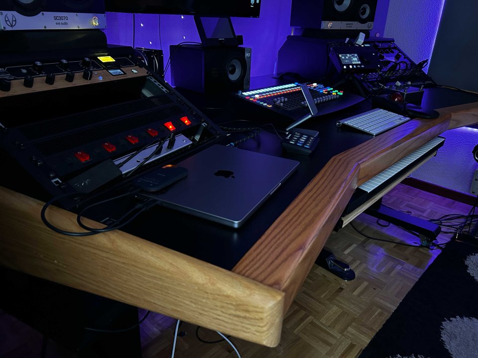 Mesa de estudio Bram Modular 16U