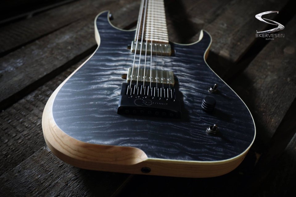 Skervesen Raptor 7 Black Dawn Burst Evertune de segunda mano · Foto 1 de 10 · Bizkaia · 3400 €