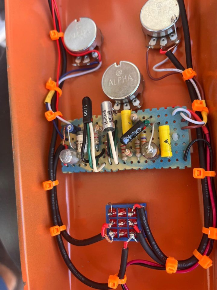 Golden Eagle (Tone Bender MKI/Zonk con control de tono) PPPC Sound Effects de segunda mano · Foto 6 de 10 · Barcelona · 225 €