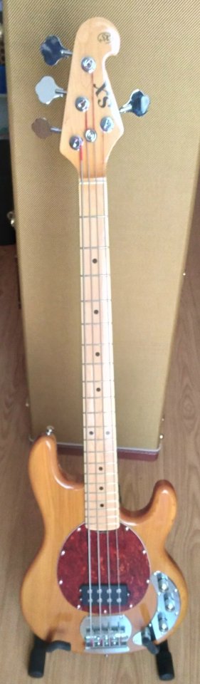 Bajo SX imitación Music Man StingRay muy buen estado con amplificador de segunda mano · Foto 3 de 10 · Madrid · 150 €