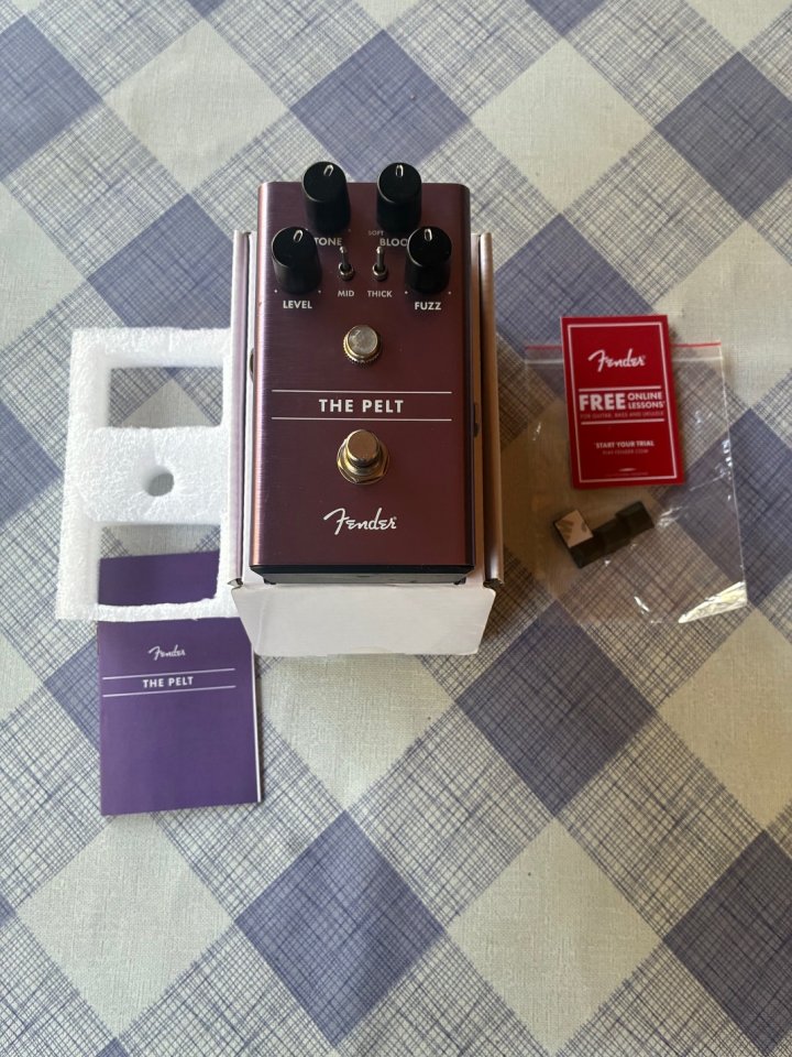 Pedal FUZZ FENDER THE PELT de segunda mano · Foto 1 de 3 · Madrid · 95 €