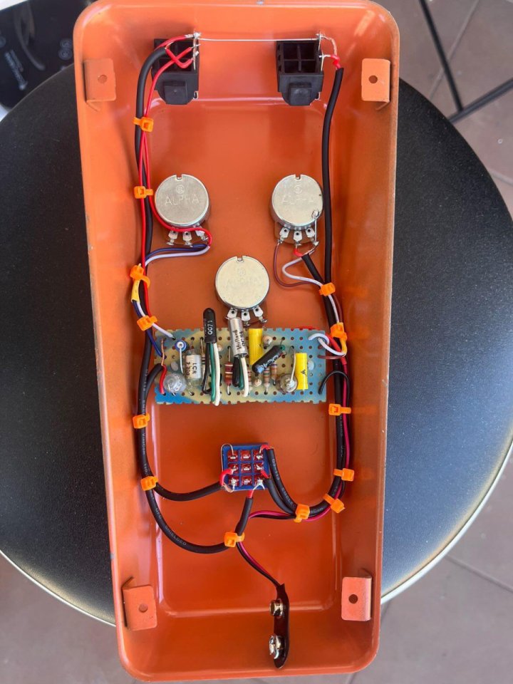 Golden Eagle (Tone Bender MKI/Zonk con control de tono) PPPC Sound Effects de segunda mano · Foto 7 de 10 · Barcelona · 225 €
