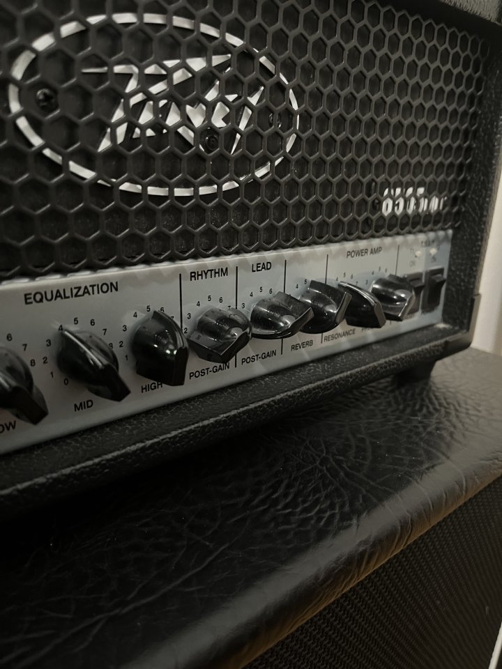 Peavey 6505 MH + Harley Benton G112 Celestion V30 de segunda mano · Foto 2 de 5 · Madrid · 540 €