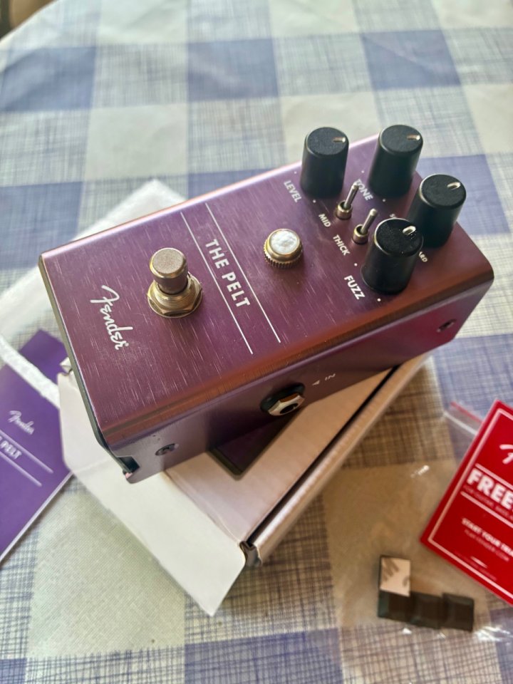 Pedal FUZZ FENDER THE PELT de segunda mano · Foto 2 de 3 · Madrid · 95 €