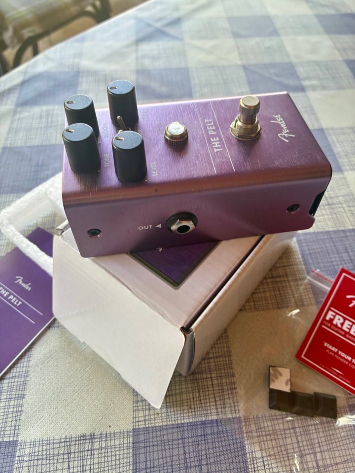 Pedal FUZZ FENDER THE PELT de segunda mano · Foto 3 de 3 · Madrid · 95 €
