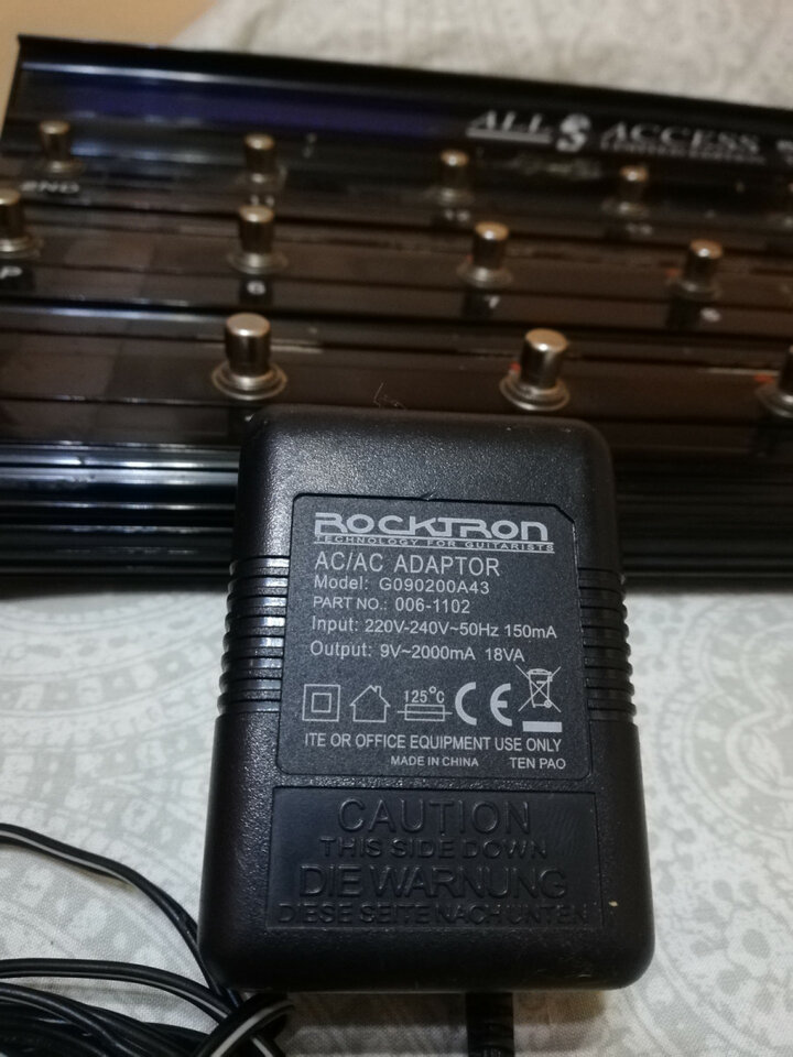Rocktron All Access Limited Edition (Negra) Pedalera control Midi