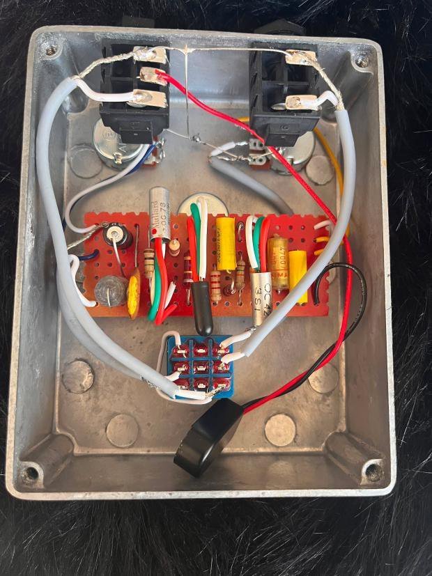 Golden Eagle (Tone Bender MKI/Zonk con control de tono) PPPC Sound Effects de segunda mano · Foto 10 de 10 · Barcelona · 225 €