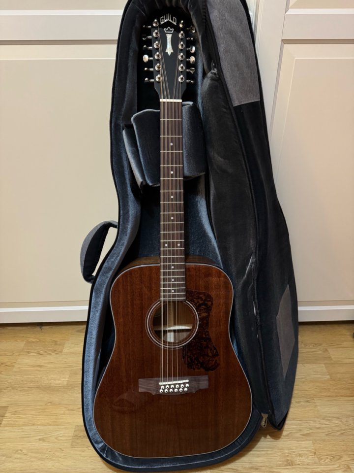 Guitarra Acústica Guild D-1212 (12 cuerdas)