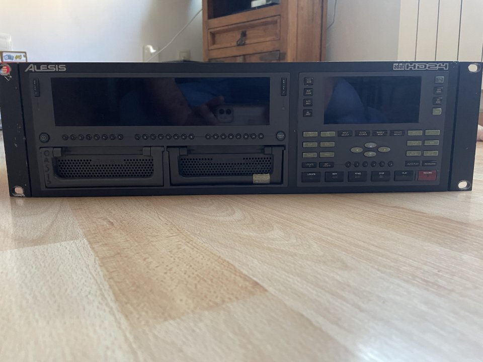 Grabador Alesis HD24 de segunda mano · Foto 1 de 3 · Zaragoza · 380 €