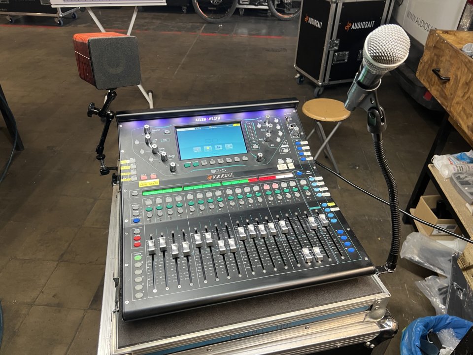 Allen&Heath SQ5 (con flightcase) + Patch 32/16 de segunda mano · Foto 6 de 10 · Alicante · 3100 €