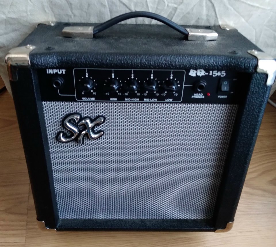 Bajo SX imitación Music Man StingRay muy buen estado con amplificador de segunda mano · Foto 9 de 10 · Madrid · 150 €