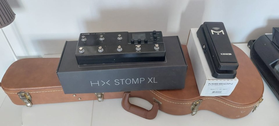 Line 6 HX Stomp XL + Pedal expresión Mission Engineering EP1-L6-BK