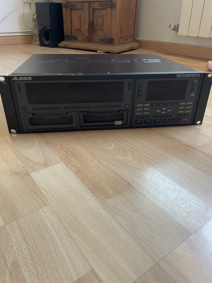 Grabador Alesis HD24 de segunda mano · Foto 3 de 3 · Zaragoza · 380 €