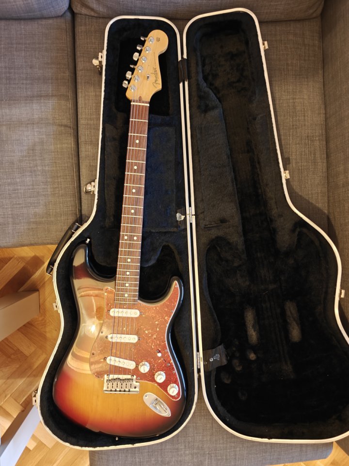 Guitarra Fender Stratocaster American Standard