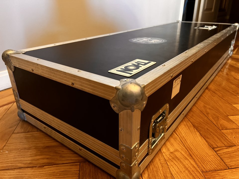 Yamaha MODX8+ con funda Thon