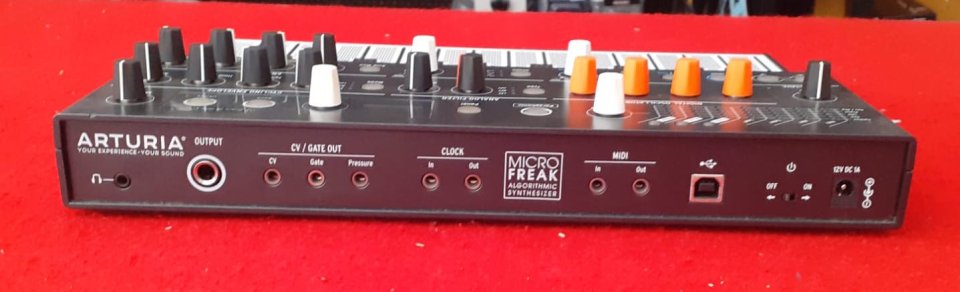 Arturia MicroFreak de segunda mano · Foto 3 de 4 · Girona · 219 €