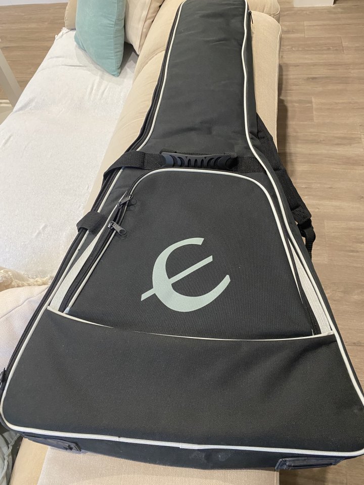 Funda Epiphone Flying V ( a estrenar) de segunda mano · Foto 2 de 3 · Madrid · 30 €