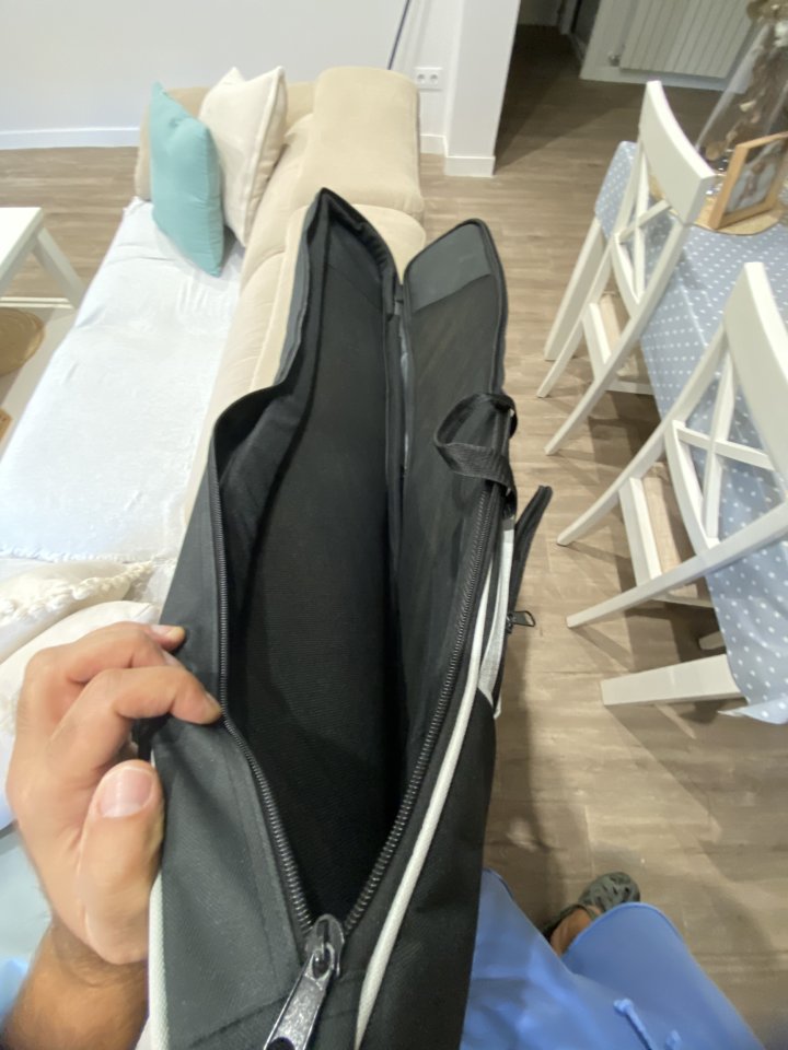 Funda Epiphone Flying V ( a estrenar) de segunda mano · Foto 3 de 3 · Madrid · 30 €