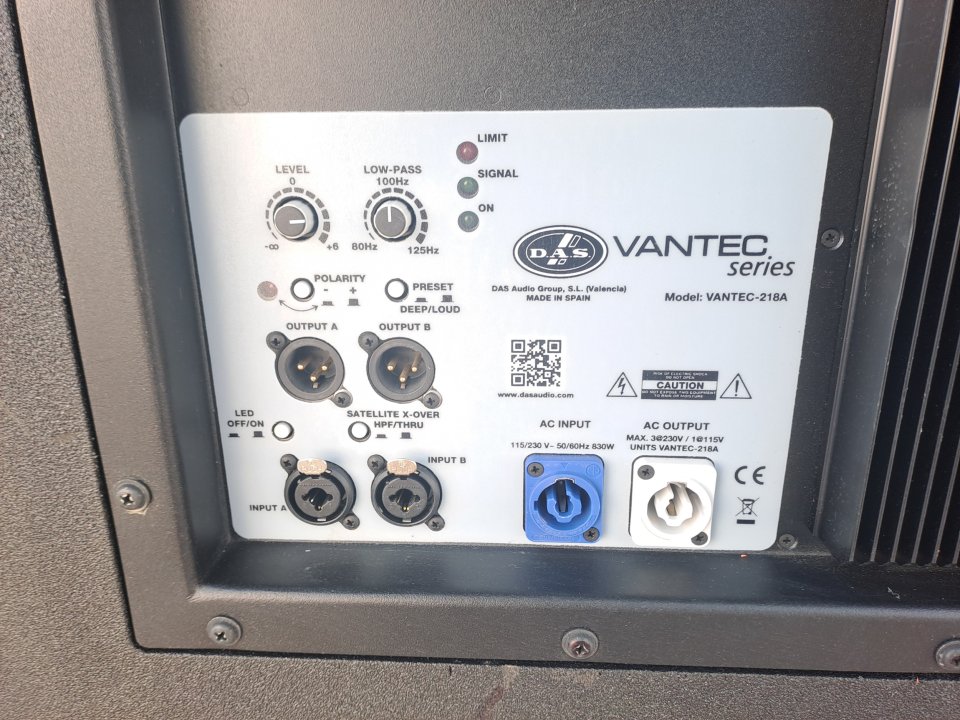 Subgrave Autoamplificado DAS VANTEC 218a 2000 Watios Rms de segunda mano · Foto 8 de 10 · Sevilla · 1700 €