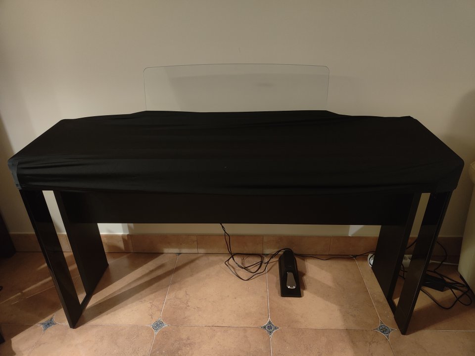 YAMAHA P525 NEGRO+soporte Yamaha L515b