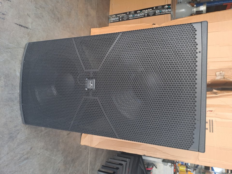 Subgrave Autoamplificado DAS VANTEC 218a 2000 Watios Rms de segunda mano · Foto 9 de 10 · Sevilla · 1700 €