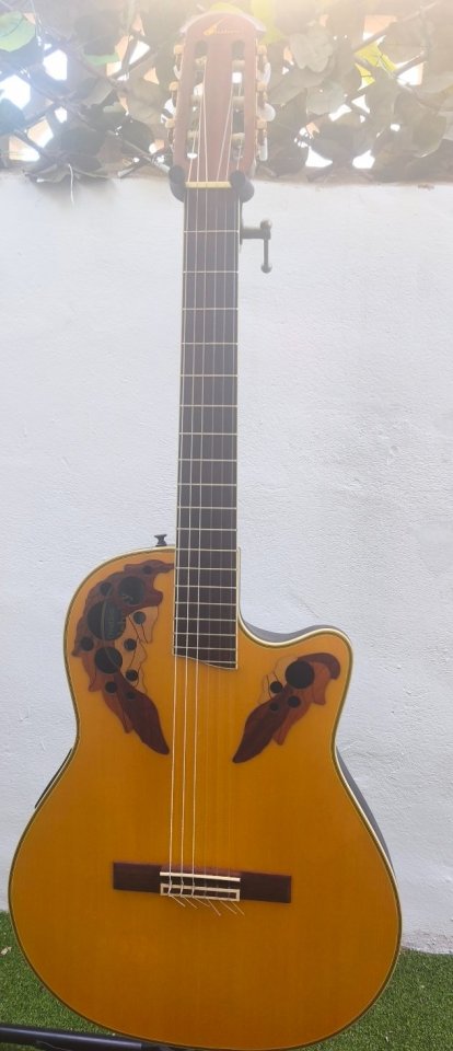 Ovation Celebrity Deluxe CS253 Nylon de segunda mano · Foto 1 de 10 · Alicante · 395 €