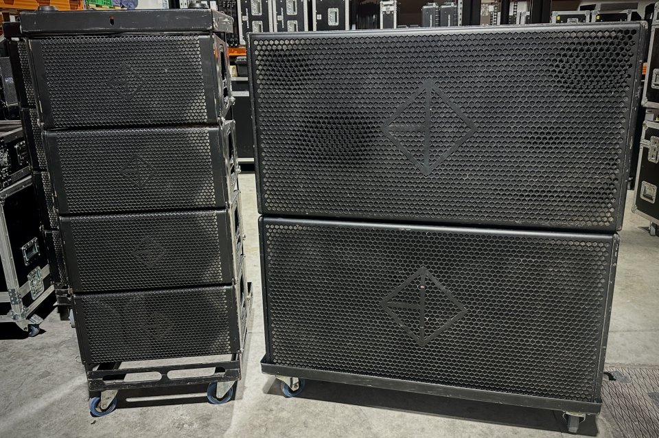 Vendo line array MAGA ENGINEERING