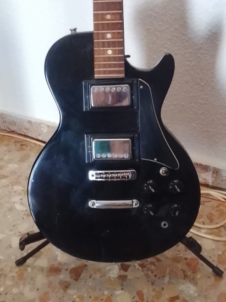 Westone Vintage Made in Italy – Original – 2 Humbuckers – Negra de segunda mano · Foto 9 de 9 · Granada · 349 €