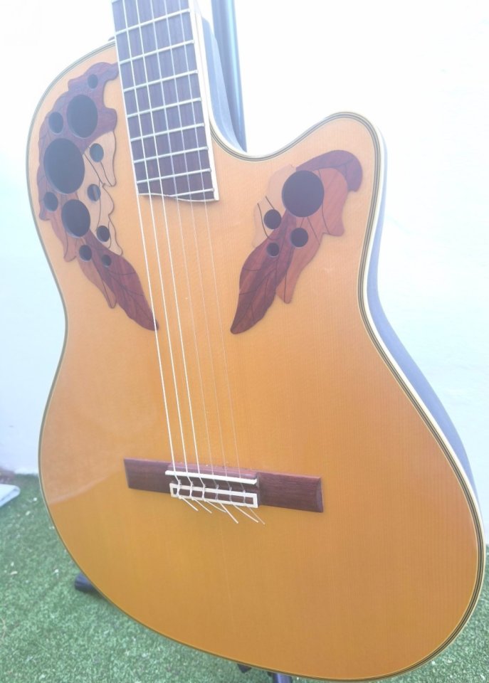 Ovation Celebrity Deluxe CS253 Nylon de segunda mano · Foto 2 de 10 · Alicante · 395 €